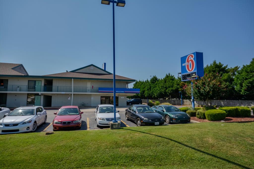Motel 6 Huntsville - Madison Buitenkant foto