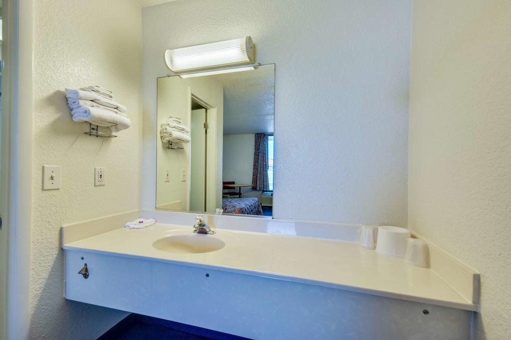 Motel 6 Huntsville - Madison Buitenkant foto