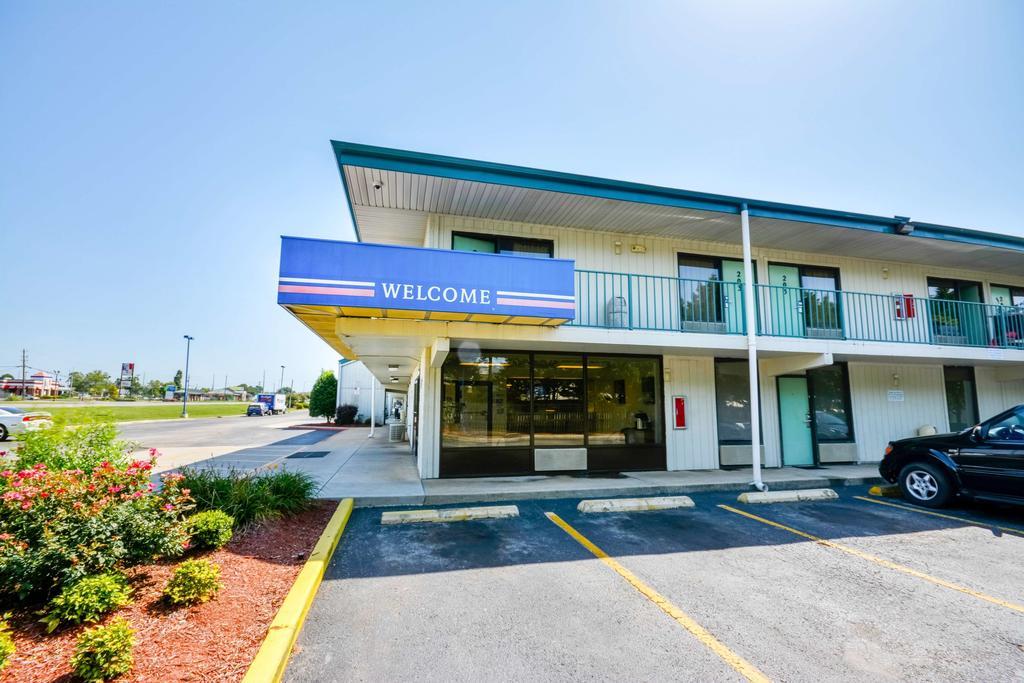 Motel 6 Huntsville - Madison Buitenkant foto